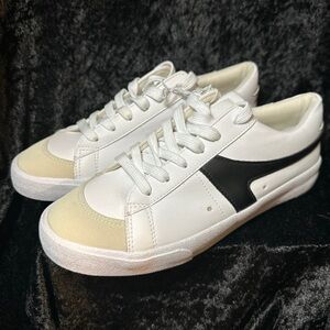 New without tags, Women’s Us Sports Sneakers Size: 9 White